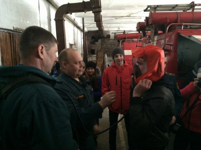 Школьники в Заволжске примерили пожарную форму фото 6
