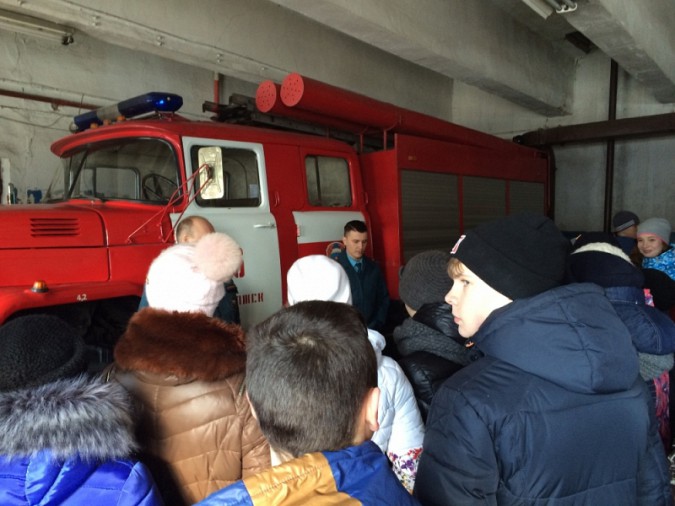 Школьники в Заволжске примерили пожарную форму фото 8