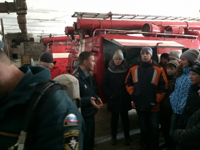 Школьники в Заволжске примерили пожарную форму фото 10