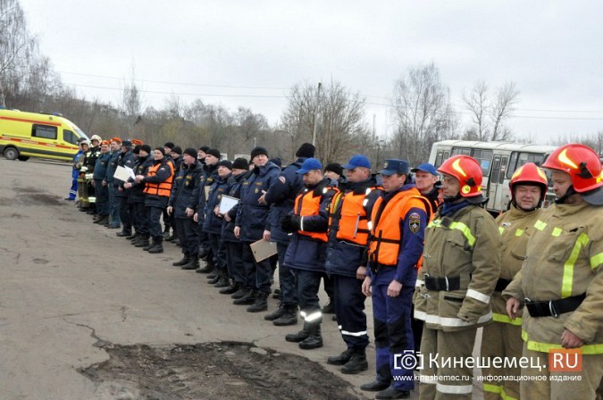 В Кинешме автобус с 20 пассажирами «столкнулся» с бензовозом фото 28