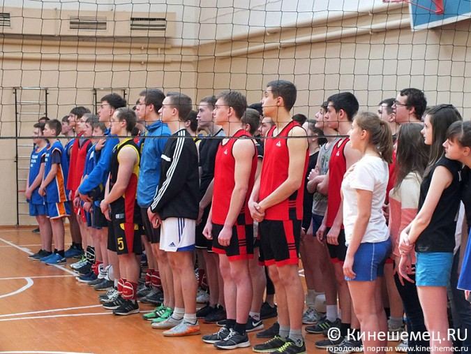 Юные волейболисты соревнуются в Кинешме фото 26
