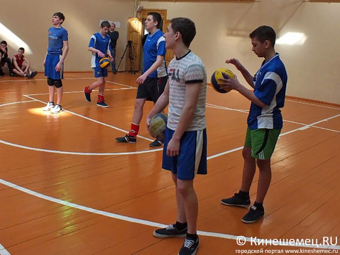 Юные волейболисты соревнуются в Кинешме фото 31