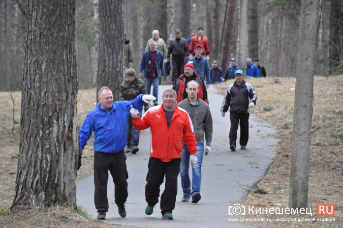 На уборку парка в Кинешме вышли коллективы спортивных школ фото 2