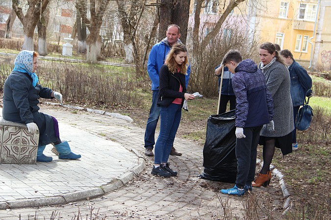 Кинешемские депутаты присоединились к общегородскому субботнику фото 10