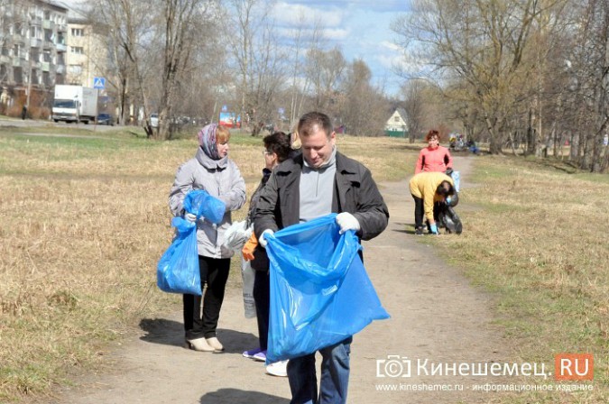 Чиновники Кинешмы искали мусор на убранном «Менделеевском поле» фото 13