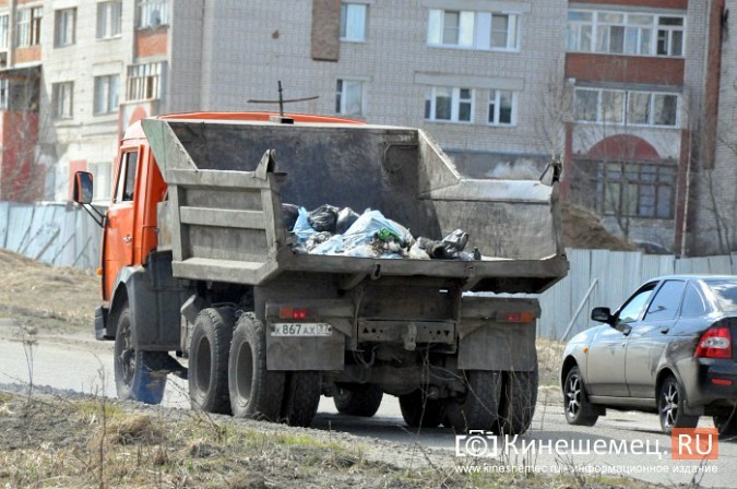 Чиновники Кинешмы искали мусор на убранном «Менделеевском поле» фото 17