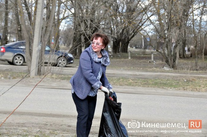 Чиновники Кинешмы искали мусор на убранном «Менделеевском поле» фото 18