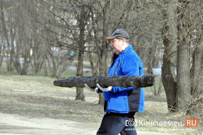 Чиновники Кинешмы искали мусор на убранном «Менделеевском поле» фото 14