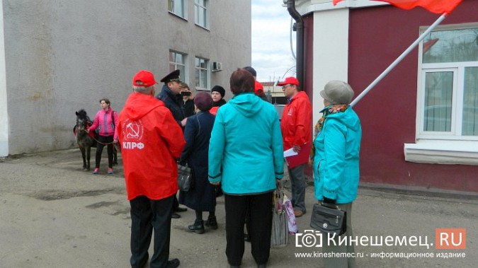 Шествие КПРФ в Кинешме закончилось «лошадиным скандалом» фото 8