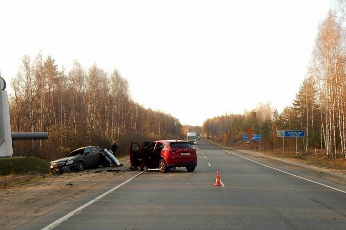 В лобовом столкновении «Мазды» и «Волги» в Тейковском районе пострадали 5 человек фото 3