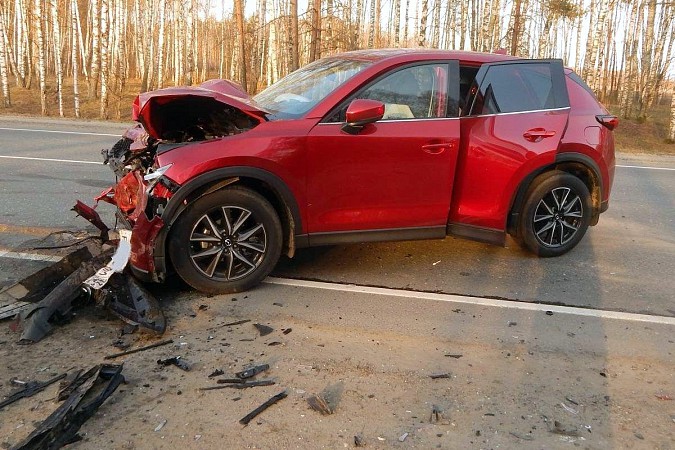 В лобовом столкновении «Мазды» и «Волги» в Тейковском районе пострадали 5 человек фото 5