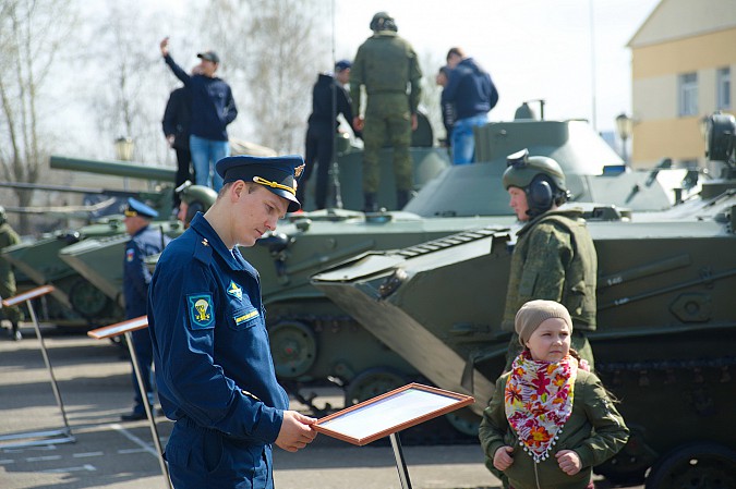 Губернатор поздравил ивановских десантников с 74-ой годовщиной образования дивизии фото 5