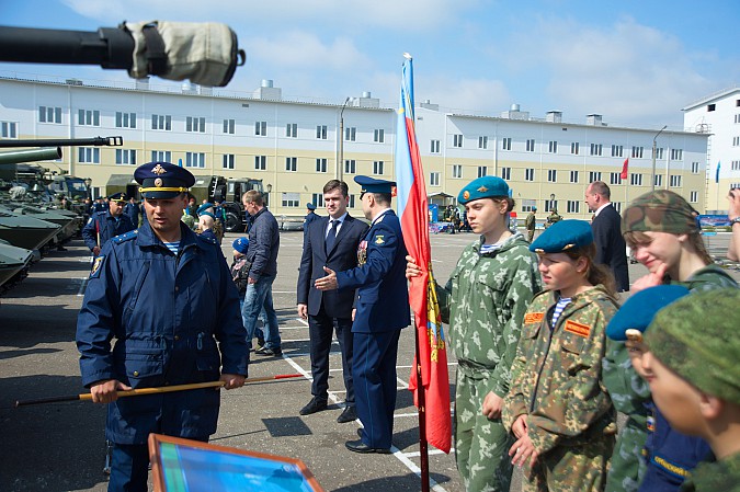 Губернатор поздравил ивановских десантников с 74-ой годовщиной образования дивизии фото 2