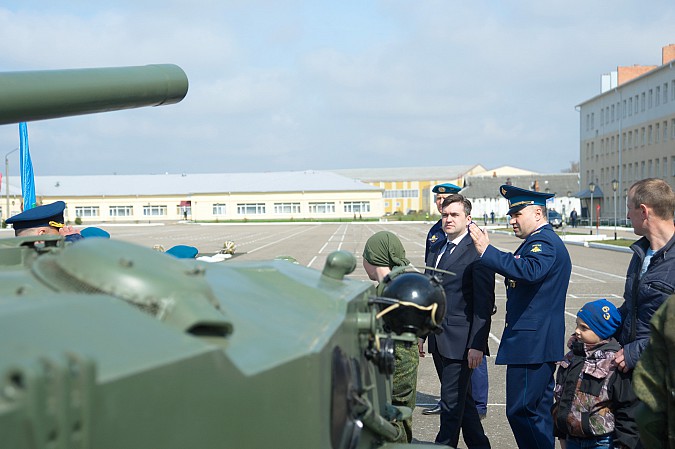 Губернатор поздравил ивановских десантников с 74-ой годовщиной образования дивизии фото 3