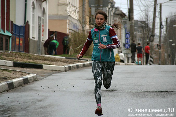По центру Кинешмы бежали участники легкоатлетической эстафеты фото 11