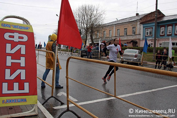 По центру Кинешмы бежали участники легкоатлетической эстафеты фото 21