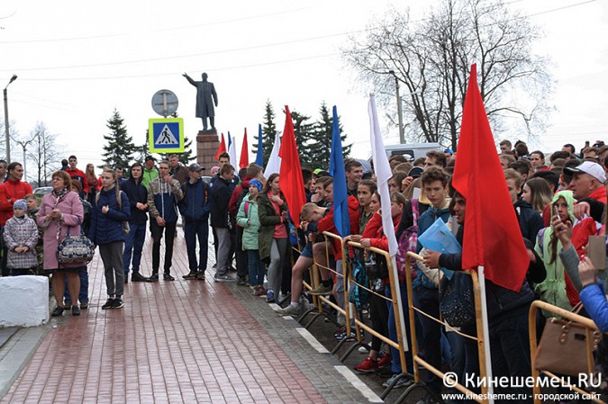 По центру Кинешмы бежали участники легкоатлетической эстафеты фото 36