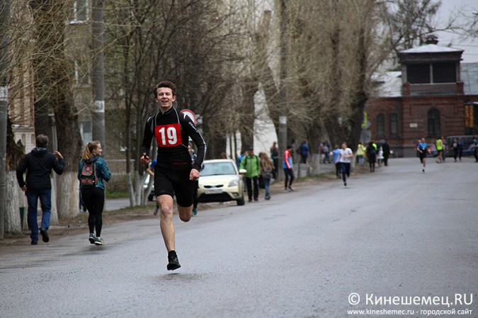 По центру Кинешмы бежали участники легкоатлетической эстафеты фото 14