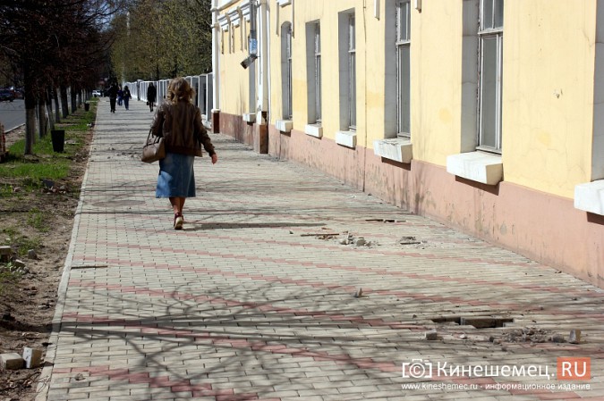 В Кинешме начали разрушаться тротуары, отремонтированные в 2017 году на федеральные средства фото 3