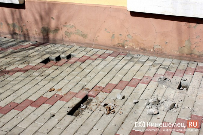 В Кинешме начали разрушаться тротуары, отремонтированные в 2017 году на федеральные средства фото 6