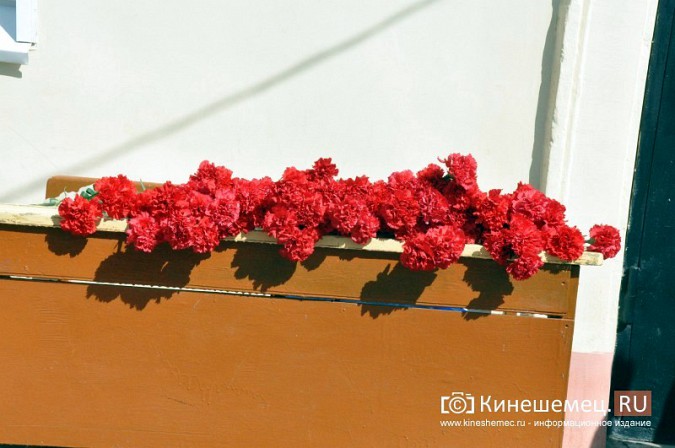 На кинешемской школе открыли мемориальную доску в память об Александре Перевозчикове фото 14