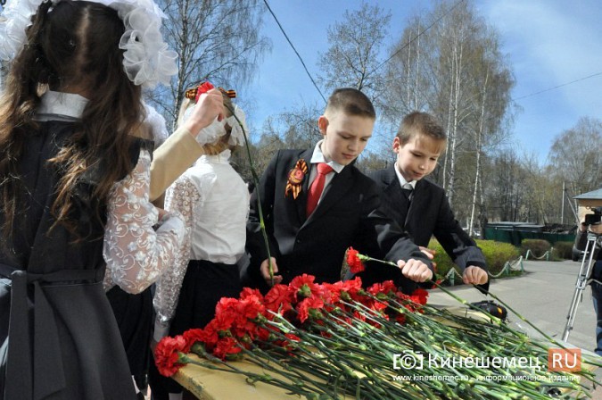 На кинешемской школе открыли мемориальную доску в память об Александре Перевозчикове фото 13
