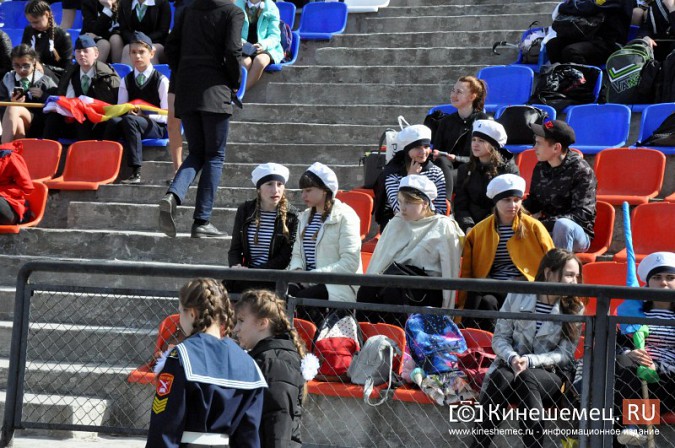 Кинешемские школьники ходили строем и пели песни фото 35