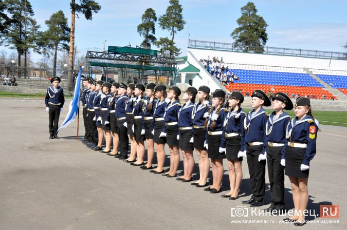 Кинешемские школьники ходили строем и пели песни фото 24