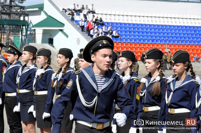 Кинешемские школьники ходили строем и пели песни фото 25