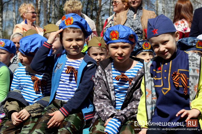 На кладбище «Затенки» в Кинешме прошел митинг в честь приближающегося Дня Победы фото 5