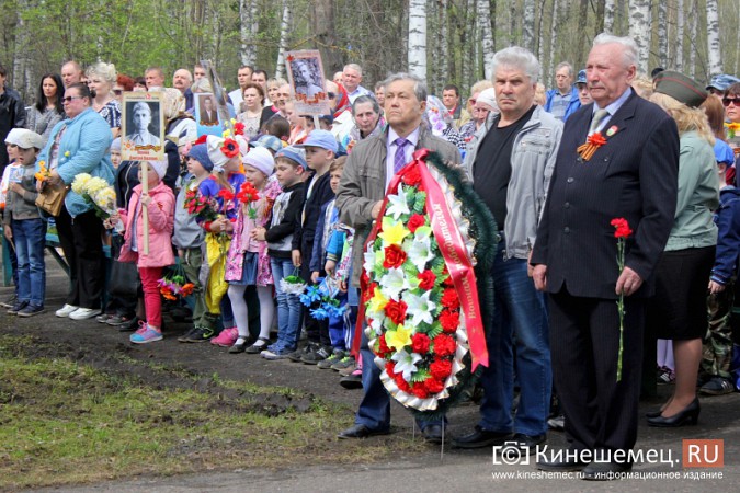 На кладбище «Затенки» в Кинешме прошел митинг в честь приближающегося Дня Победы фото 11