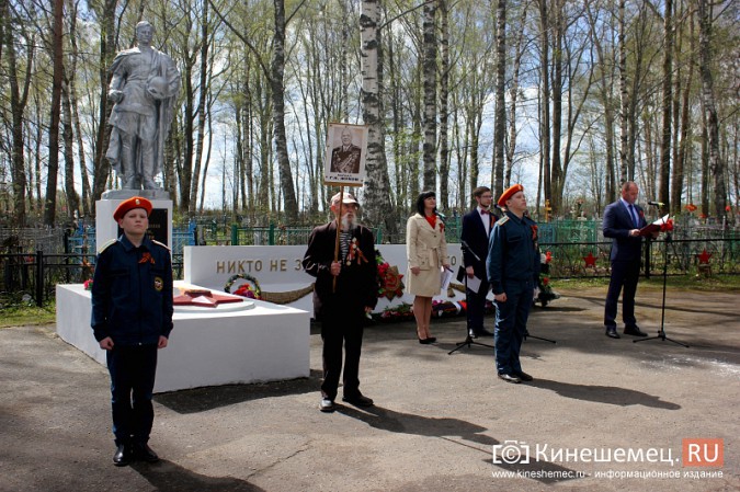 На кладбище «Затенки» в Кинешме прошел митинг в честь приближающегося Дня Победы фото 10