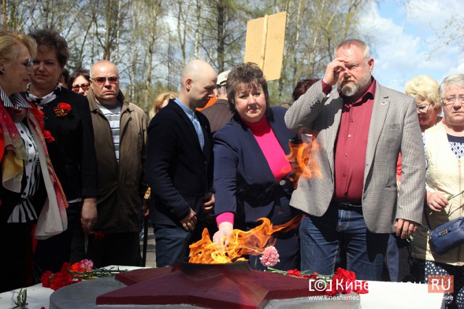 На кладбище «Затенки» в Кинешме прошел митинг в честь приближающегося Дня Победы фото 21