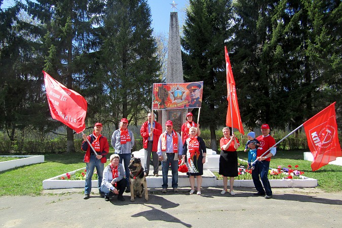 Кинешемские коммунисты провели автопробег «Наша Великая Победа» фото 2
