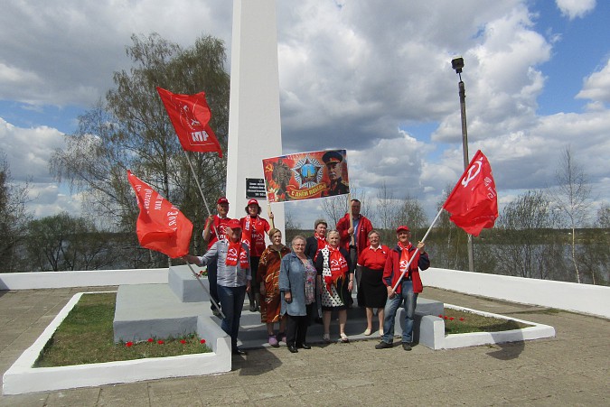 Кинешемские коммунисты провели автопробег «Наша Великая Победа» фото 7
