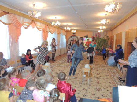 Дошкольники продемонстрировали «Шляпные фантазии» в Кинешме фото 13