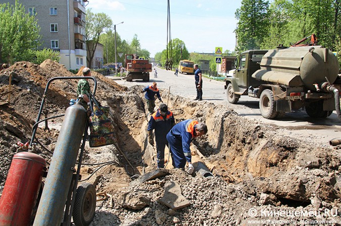 Продолжаются работы по замене тепловых сетей на улице 50-летия Комсомола фото 11