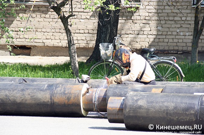 Продолжаются работы по замене тепловых сетей на улице 50-летия Комсомола фото 8