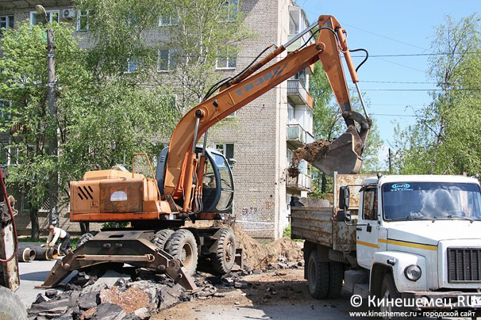 Продолжаются работы по замене тепловых сетей на улице 50-летия Комсомола фото 5