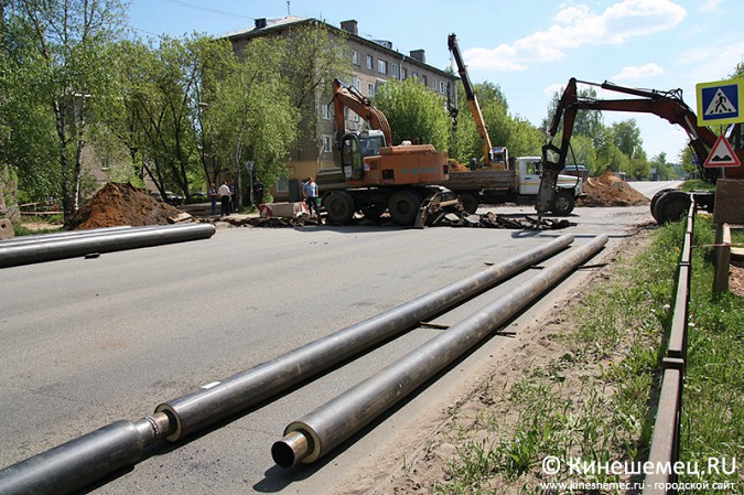 Продолжаются работы по замене тепловых сетей на улице 50-летия Комсомола фото 9