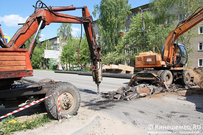 Продолжаются работы по замене тепловых сетей на улице 50-летия Комсомола фото 7