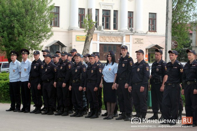 В Кинешме прошел весенний строевой смотр полиции фото 21