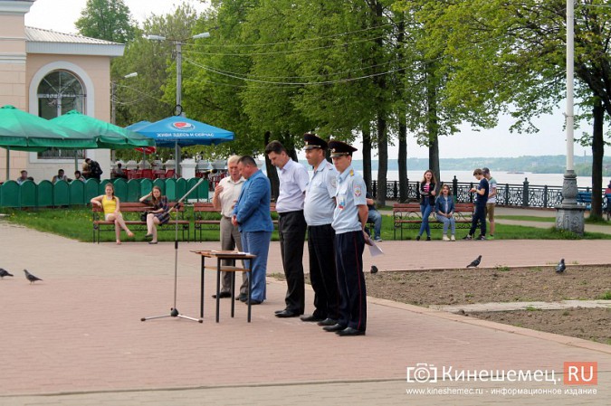 В Кинешме прошел весенний строевой смотр полиции фото 4