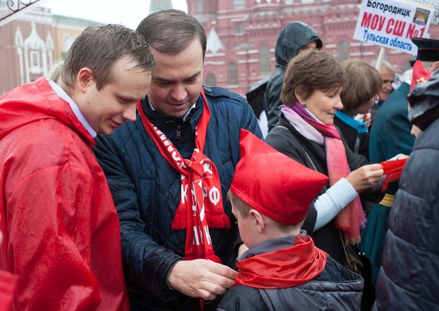 Павел Грудинин приветствовал кинешемских пионеров на Красной площади фото 3