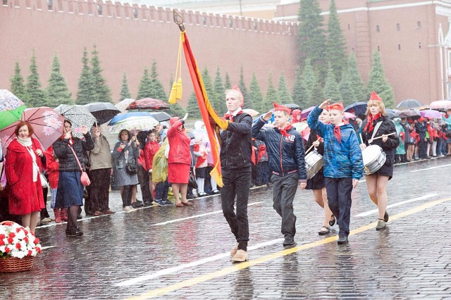 Павел Грудинин приветствовал кинешемских пионеров на Красной площади фото 2