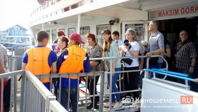 «Максим Горький» снова пришвартовался к кинешемскому причалу фото 5