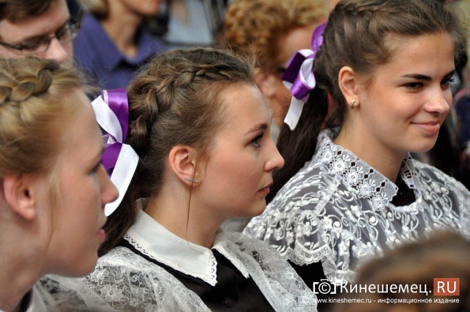 Выпускников школы №1 проводили во взрослую жизнь цыганскими песнями фото 10