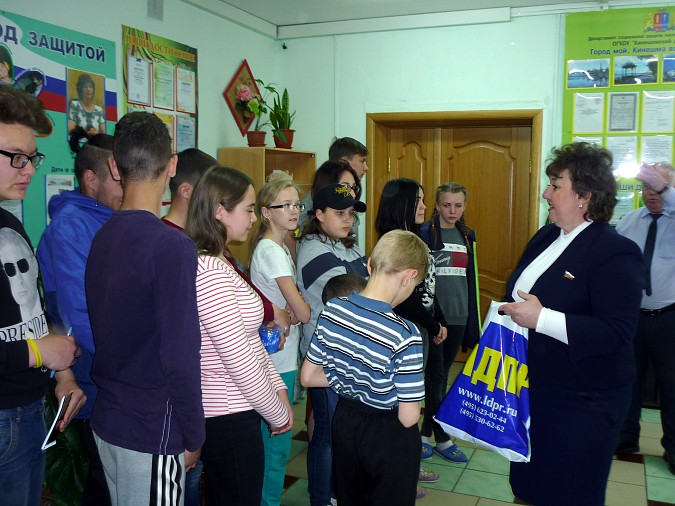Депутат Светлана Анисимова поздравила с днем защиты детей воспитанников Кинешемского детского дома фото 3