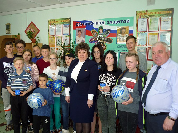 Депутат Светлана Анисимова поздравила с днем защиты детей воспитанников Кинешемского детского дома фото 4