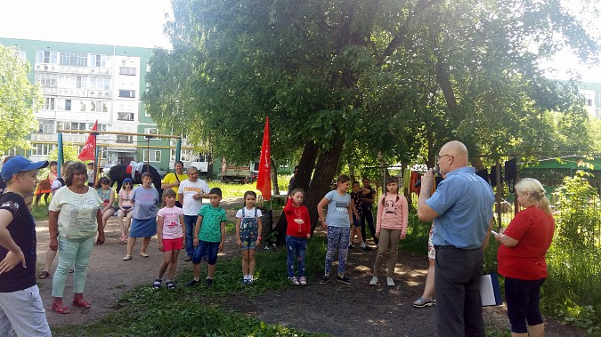 Коммунисты Кинешмы пошли по микрорайонам и дворам города фото 5